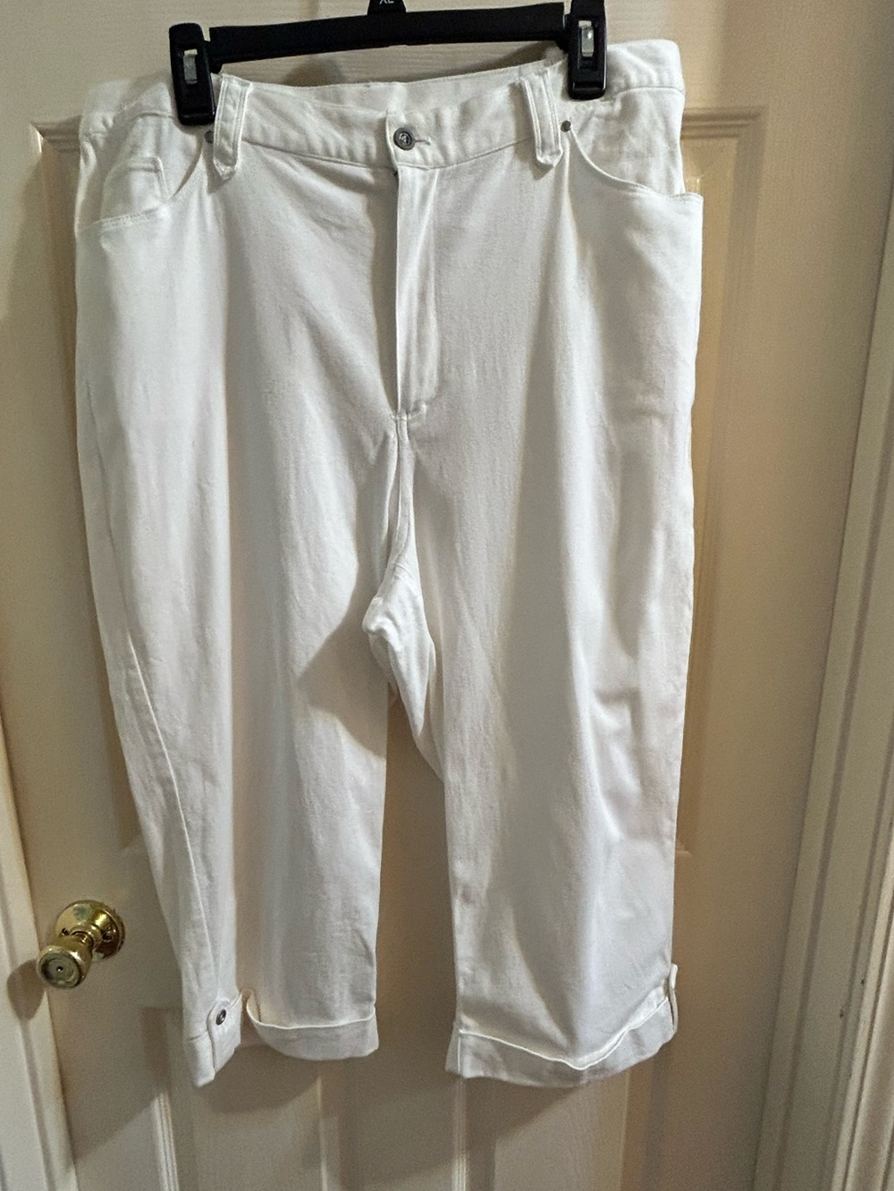 Alfred Dunner White Capris with Cuffed Hem